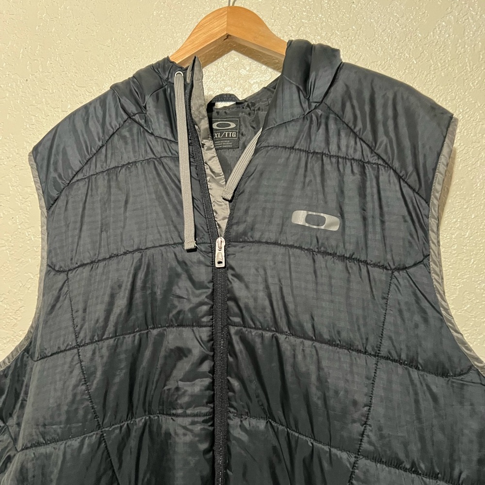 Oakley Men's Black Puffer Vest - Picture 2 of 6